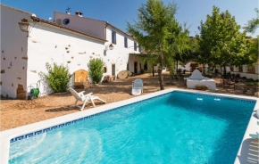Beautiful home in Alcaracejos with Outdoor swimming pool, WiFi and 8 Bedrooms, Alcaracejos